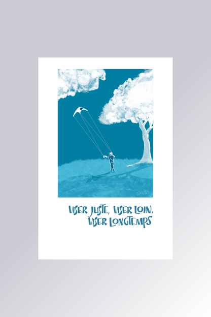 Affiche Viser juste, viser loin, viser longtemps en bleu turquoise avec illustration de cerf-volant et nuages - La Force des Caractères